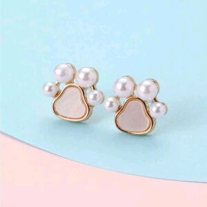 Pearl Cat Paw Stud Earrings